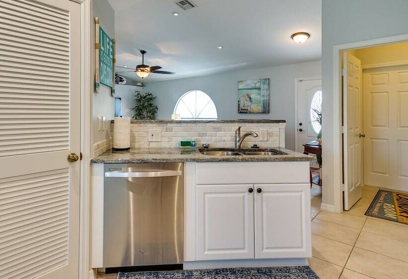 4 Mi To Downtown: Cape Coral Oasis W/ Pool + Lanai