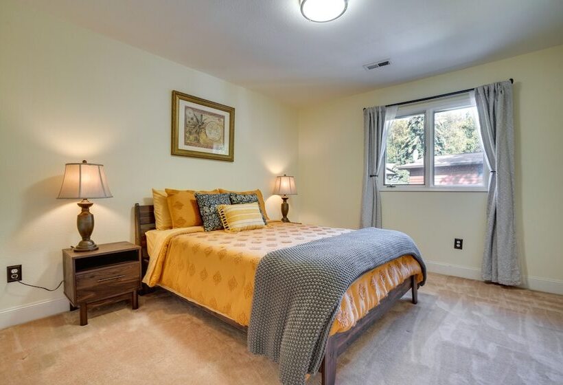 Charming Anchorage Home W/ Private Hot Tub!