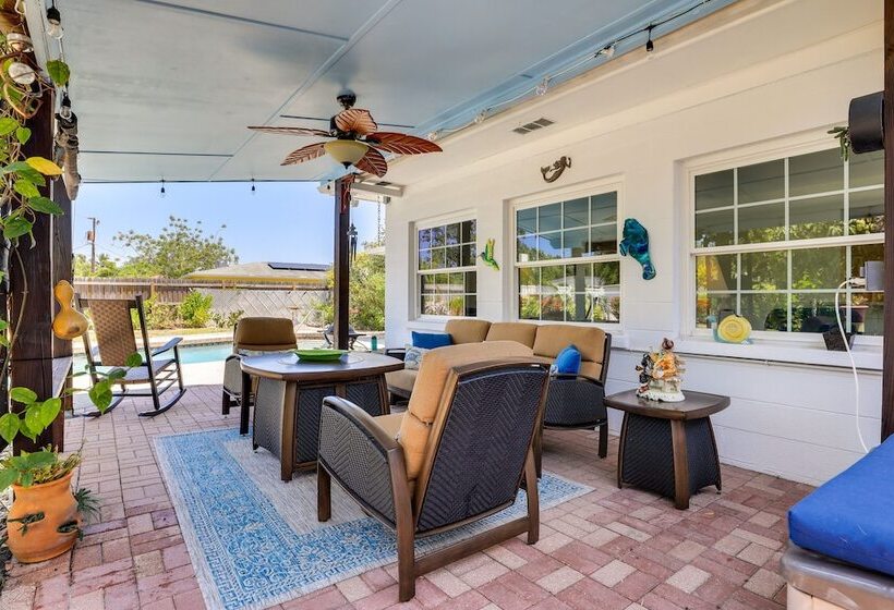 Charming Bradenton Home W/ Yard   Walk To Beach!