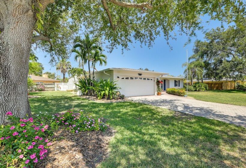 Charming Bradenton Home W/ Yard   Walk To Beach!