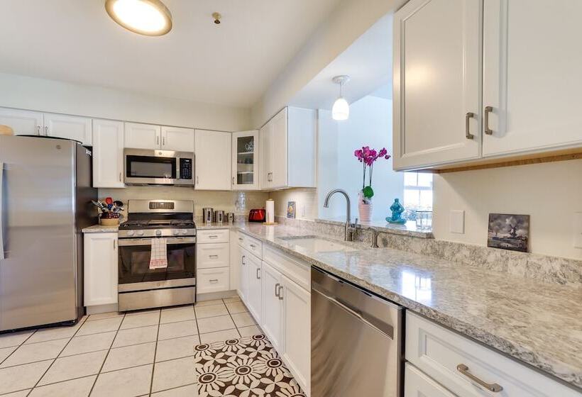 Charming Bradenton Home W/ Yard   Walk To Beach!