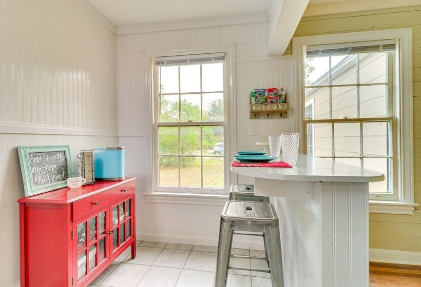 Charming Bryan Home   3 Mi To Kyle Field!