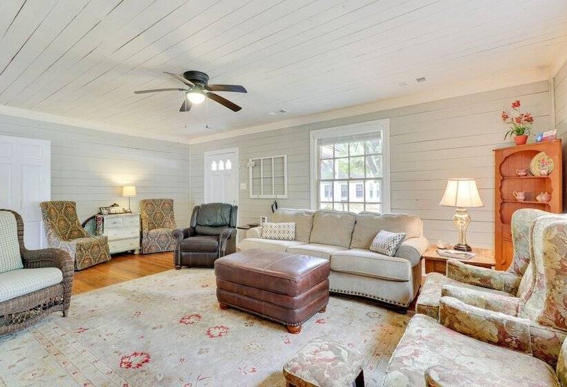 Charming Bryan Home   3 Mi To Kyle Field!