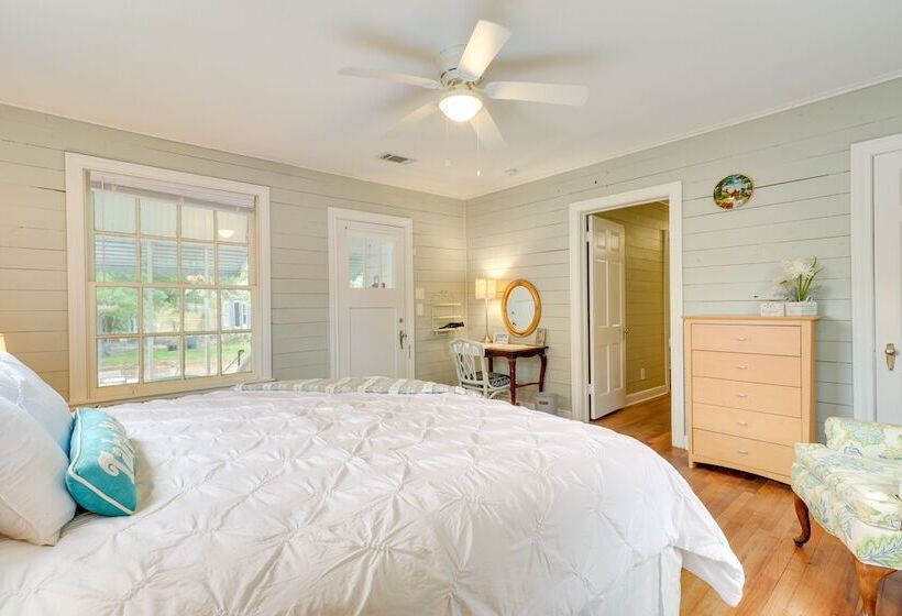 Charming Bryan Home   3 Mi To Kyle Field!