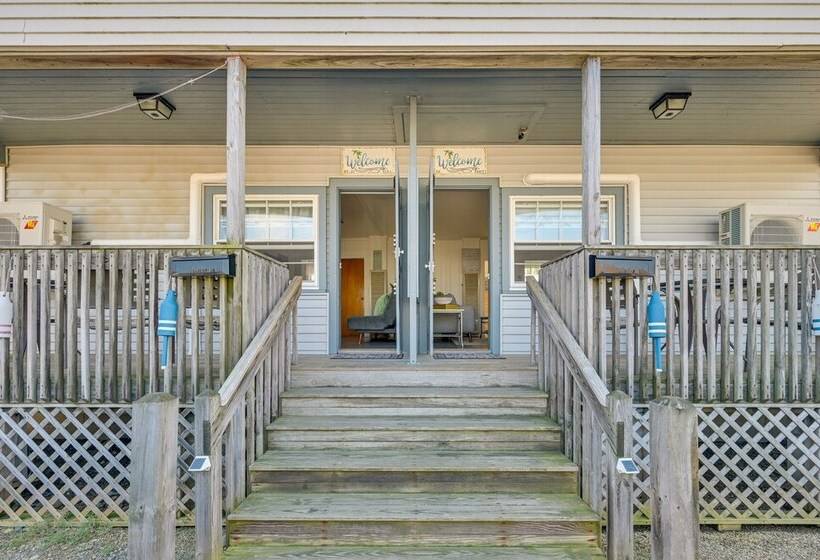 Charming Hampton Home W/ Porch, Walk To Beach!