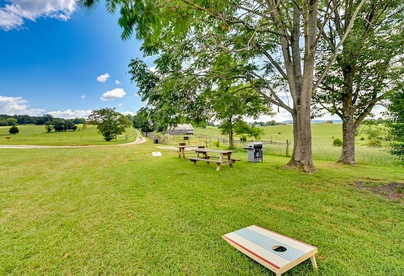 Charming Kentucky Farmhouse W/ Fire Pit & Grill!