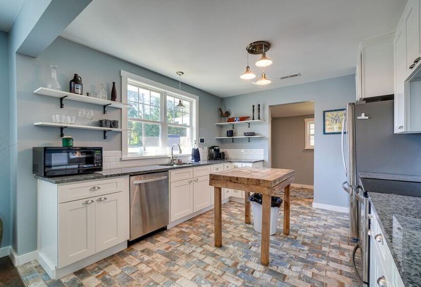 Charming Knoxville Home: 2 Mi To Neyland Stadium!