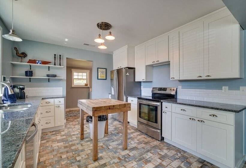 Charming Knoxville Home: 2 Mi To Neyland Stadium!