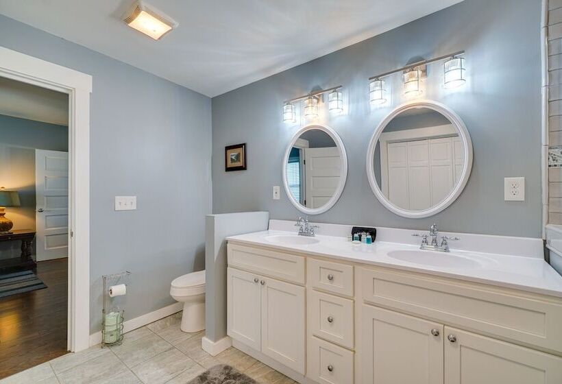 Charming Knoxville Home: 2 Mi To Neyland Stadium!