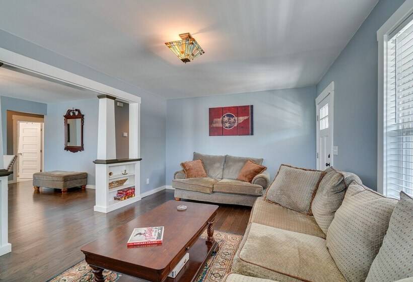 Charming Knoxville Home: 2 Mi To Neyland Stadium!