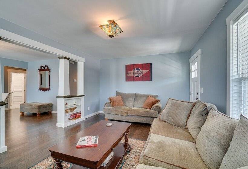 Charming Knoxville Home: 2 Mi To Neyland Stadium!