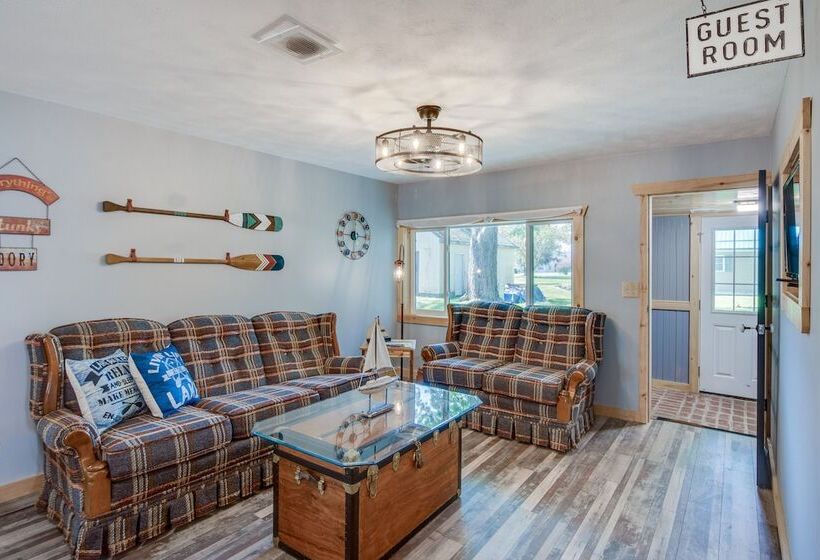 Charming Lake Chautauqua Home: Walk To Water!