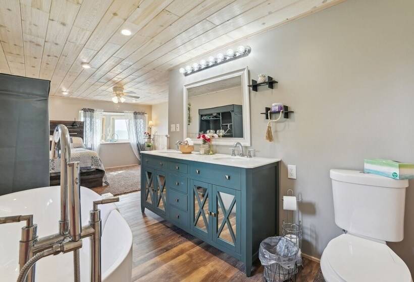 Charming Mio Family Retreat Near Mio Dam Pond!