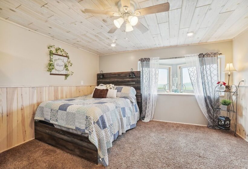 Charming Mio Family Retreat Near Mio Dam Pond!