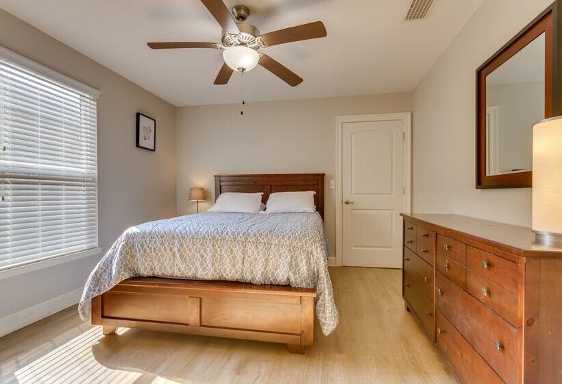 Charming Pensacola Home Rental: 2 Mi To Beach!