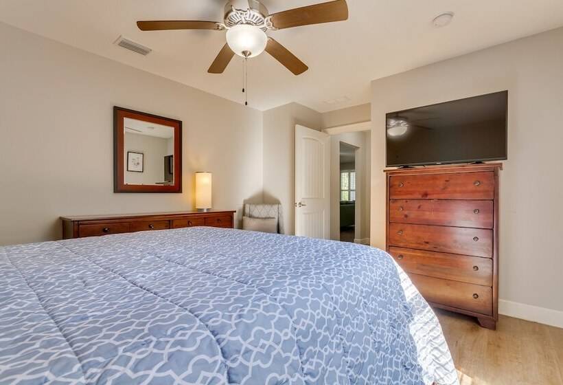 Charming Pensacola Home Rental: 2 Mi To Beach!