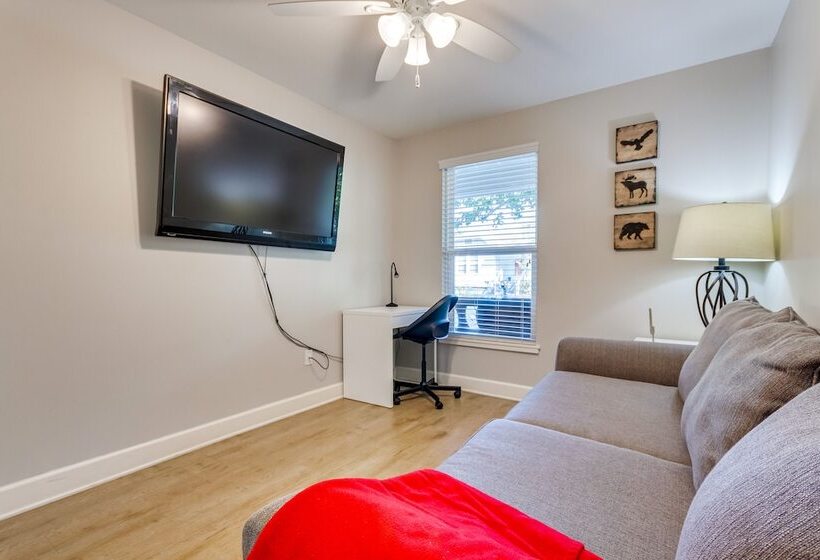 Charming Pensacola Home Rental: 2 Mi To Beach!