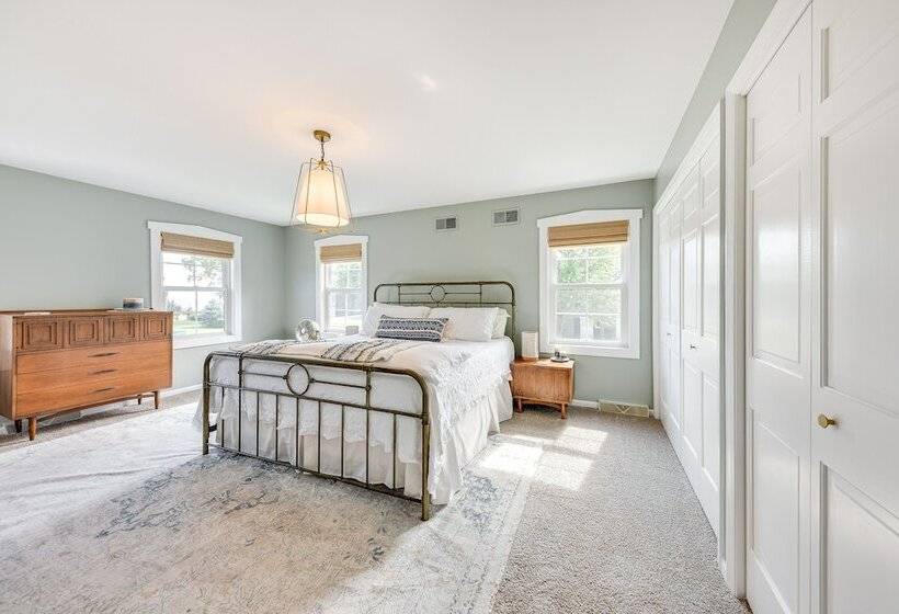 Charming Racine Home   Walk To Lake Michigan!