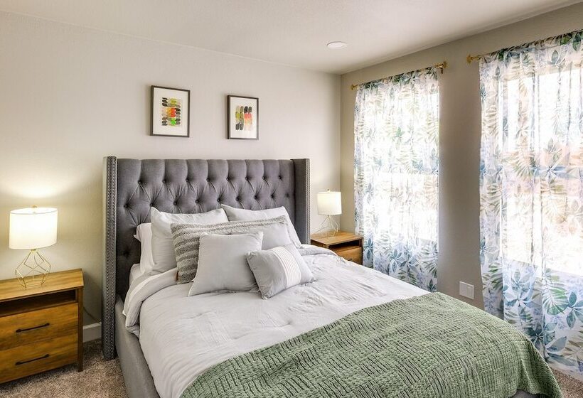 Community Perks & Patio: Sun Lakes Home!