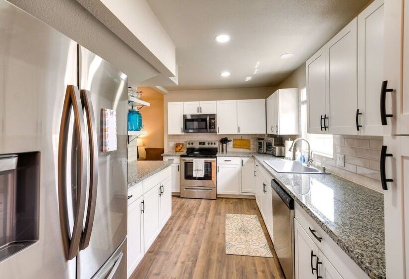 Community Perks & Patio: Sun Lakes Home!