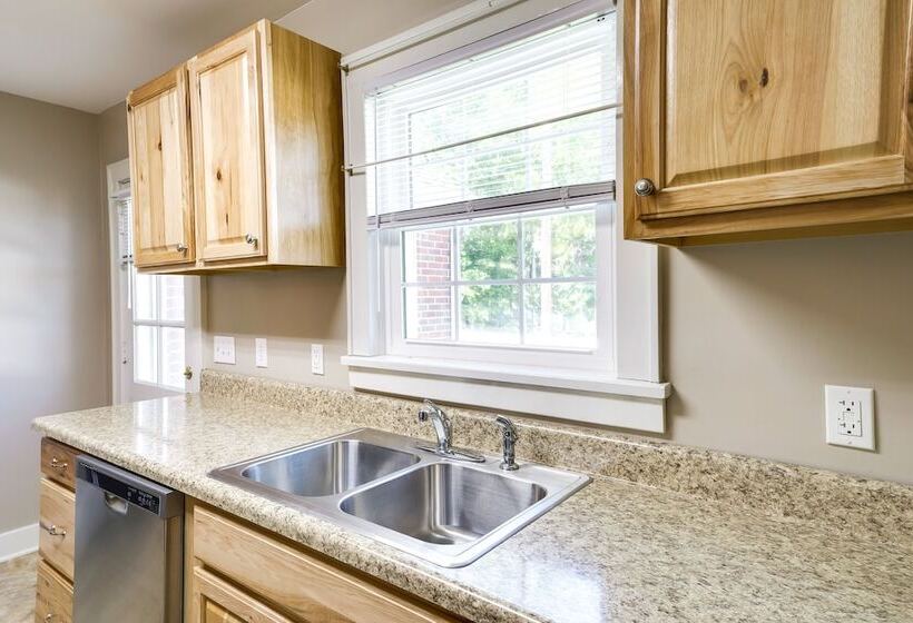 Charming Tullahoma Stay W/ Great Walkable Location