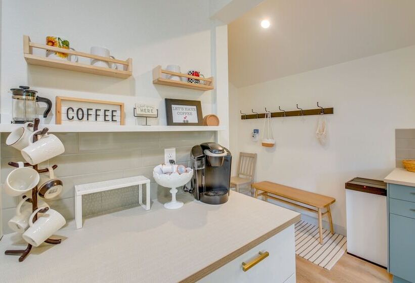 Chic Hot Springs Vacation Rental, Walk To Town!