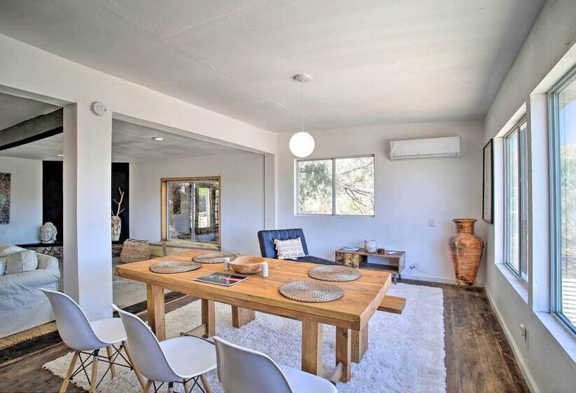 Chic Morongo Valley Home: Mtn Views & Pergola