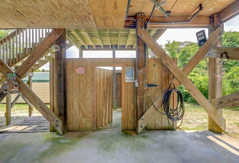 Coastal Emerald Isle Retreat W/ Deck & Grill!