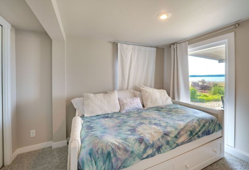 Coastal Pnw Home On Swimmable Beach W/ Hot Tub!