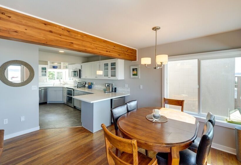 Coastal Pnw Home On Swimmable Beach W/ Hot Tub!