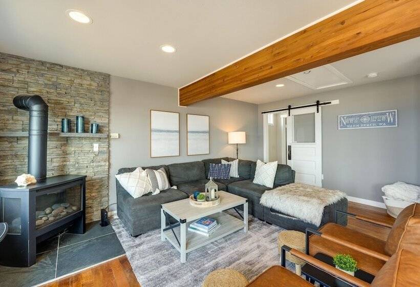 Coastal Pnw Home On Swimmable Beach W/ Hot Tub!