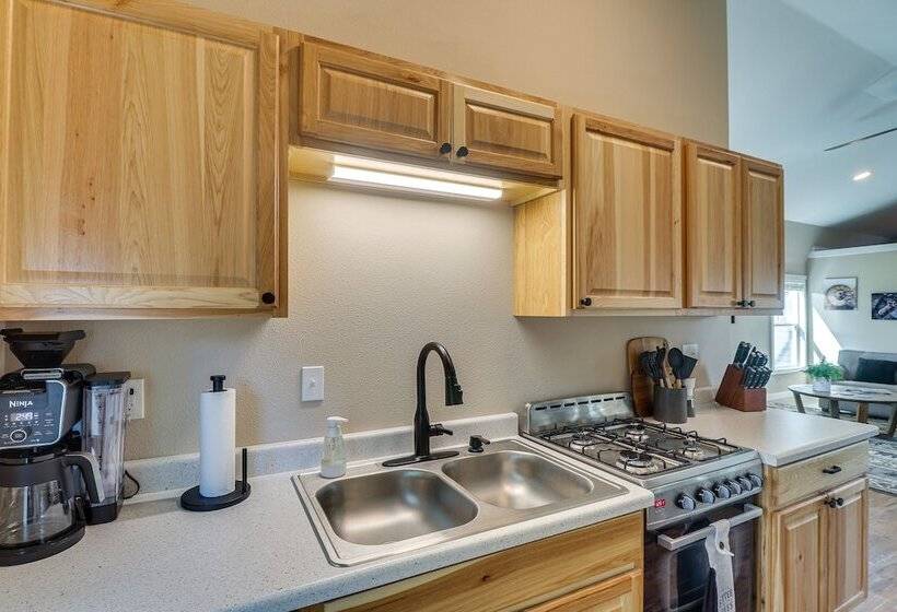 20 Mi To Glacier Natl Park: Pet Friendly Cabin