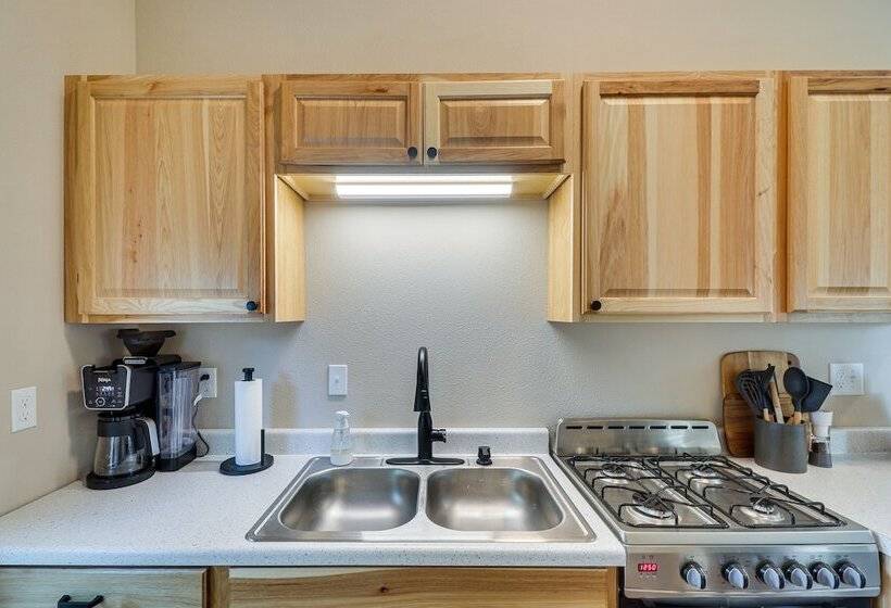 20 Mi To Glacier Natl Park: Pet Friendly Cabin