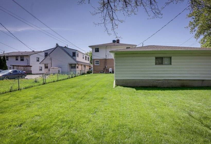 Comfortable Milwaukee Abode ~ 10 Mi To Downtown!