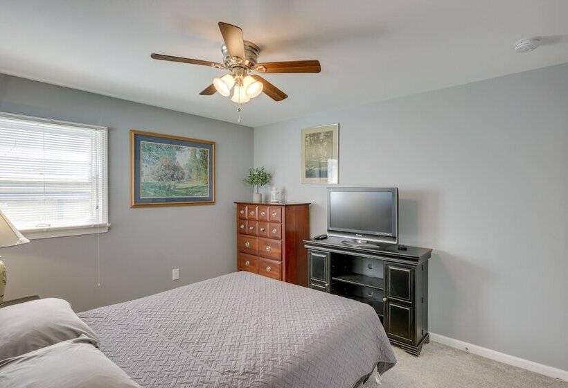 Comfortable Milwaukee Abode ~ 10 Mi To Downtown!