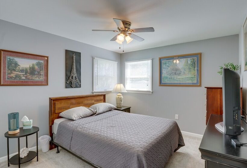 Comfortable Milwaukee Abode ~ 10 Mi To Downtown!