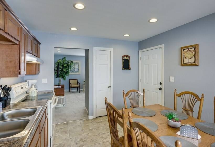 Comfortable Milwaukee Abode ~ 10 Mi To Downtown!