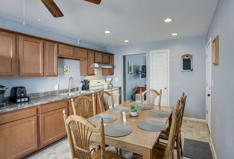 Comfortable Milwaukee Abode ~ 10 Mi To Downtown!