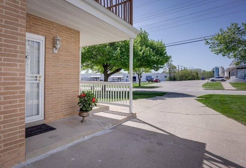 Comfortable Milwaukee Abode ~ 10 Mi To Downtown!