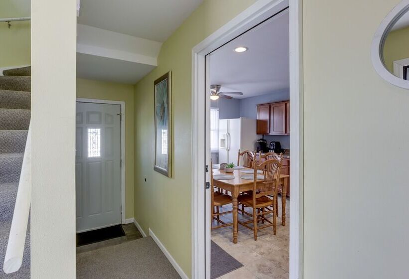 Comfortable Milwaukee Abode ~ 10 Mi To Downtown!