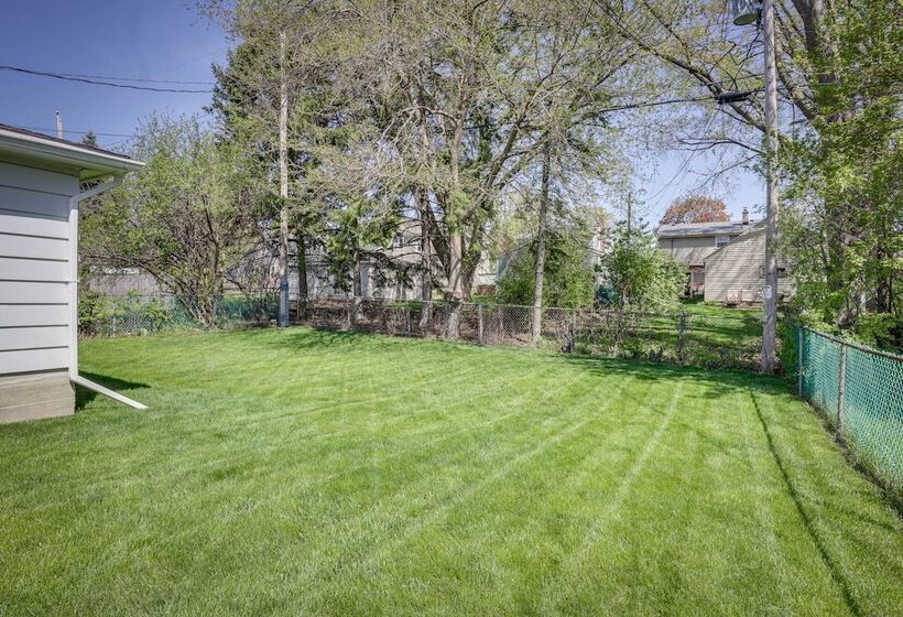 Comfortable Milwaukee Abode ~ 10 Mi To Downtown!