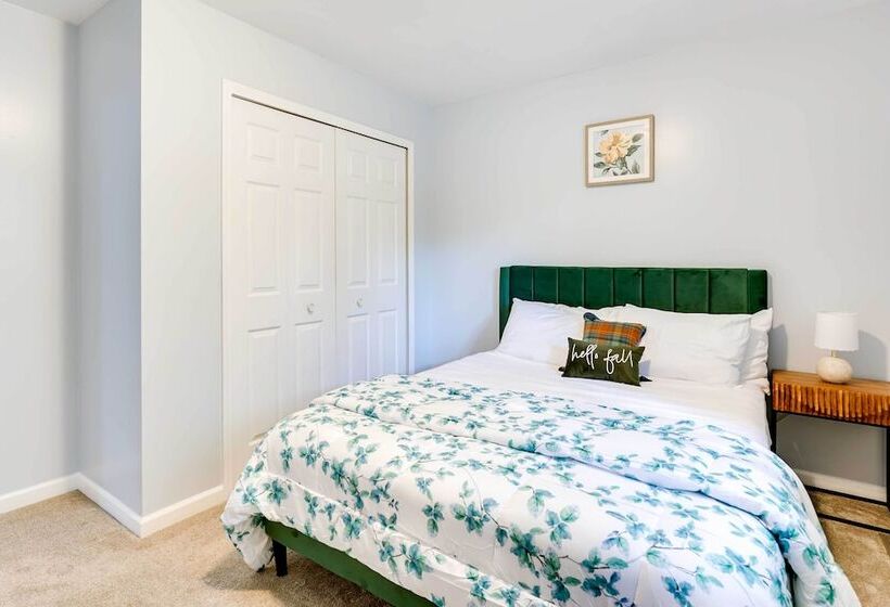 4 Mi To Michigan Stadium: Cozy Home W/ Fire Pit!