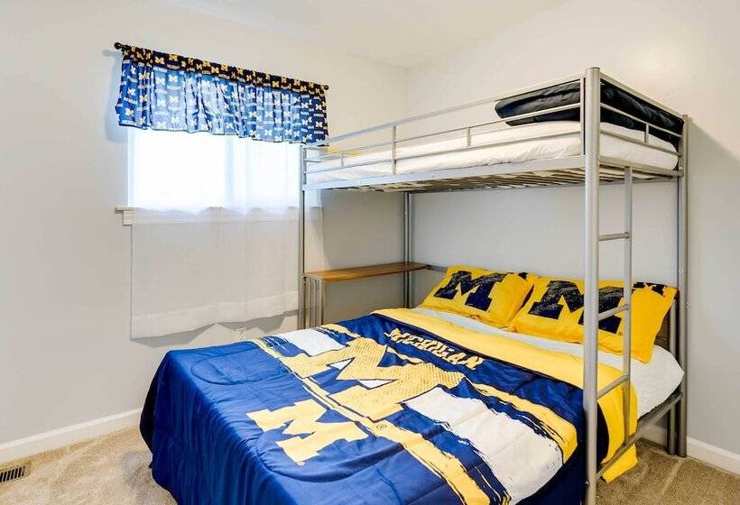 4 Mi To Michigan Stadium: Cozy Home W/ Fire Pit!