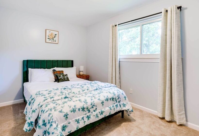 4 Mi To Michigan Stadium: Cozy Home W/ Fire Pit!