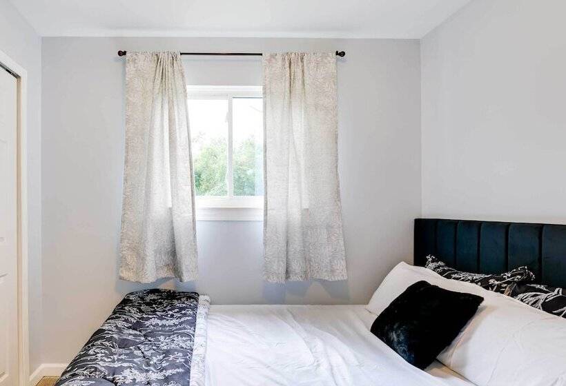 4 Mi To Michigan Stadium: Cozy Home W/ Fire Pit!