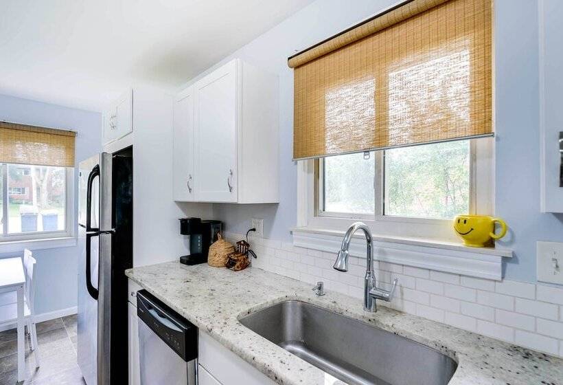 4 Mi To Michigan Stadium: Cozy Home W/ Fire Pit!