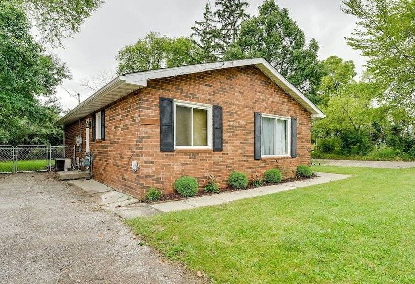 4 Mi To Michigan Stadium: Cozy Home W/ Fire Pit!