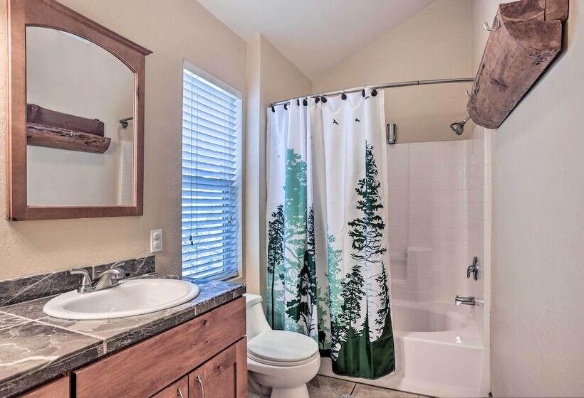 5 Mi To Big Bear Lake: Cozy Cottage W/ Hot Tub