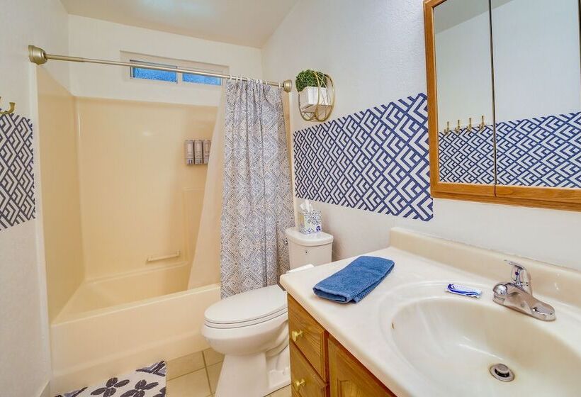 Cozy Cottonwood Home W/ Covered Patio & Gas Grill!