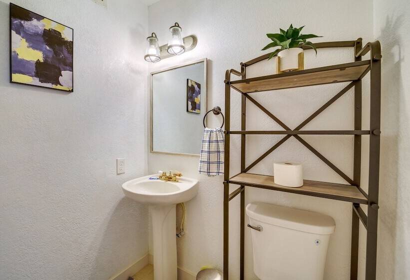 Cozy Cottonwood Home W/ Covered Patio & Gas Grill!